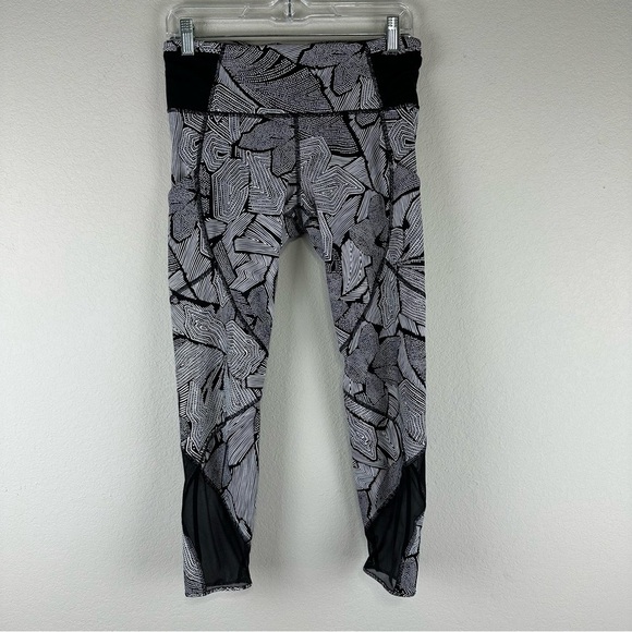 Lululemon Black White Dottie Tribe Goal Crusher 7/8 Athletic Athleisure Tights 8 - Picture 1 of 6